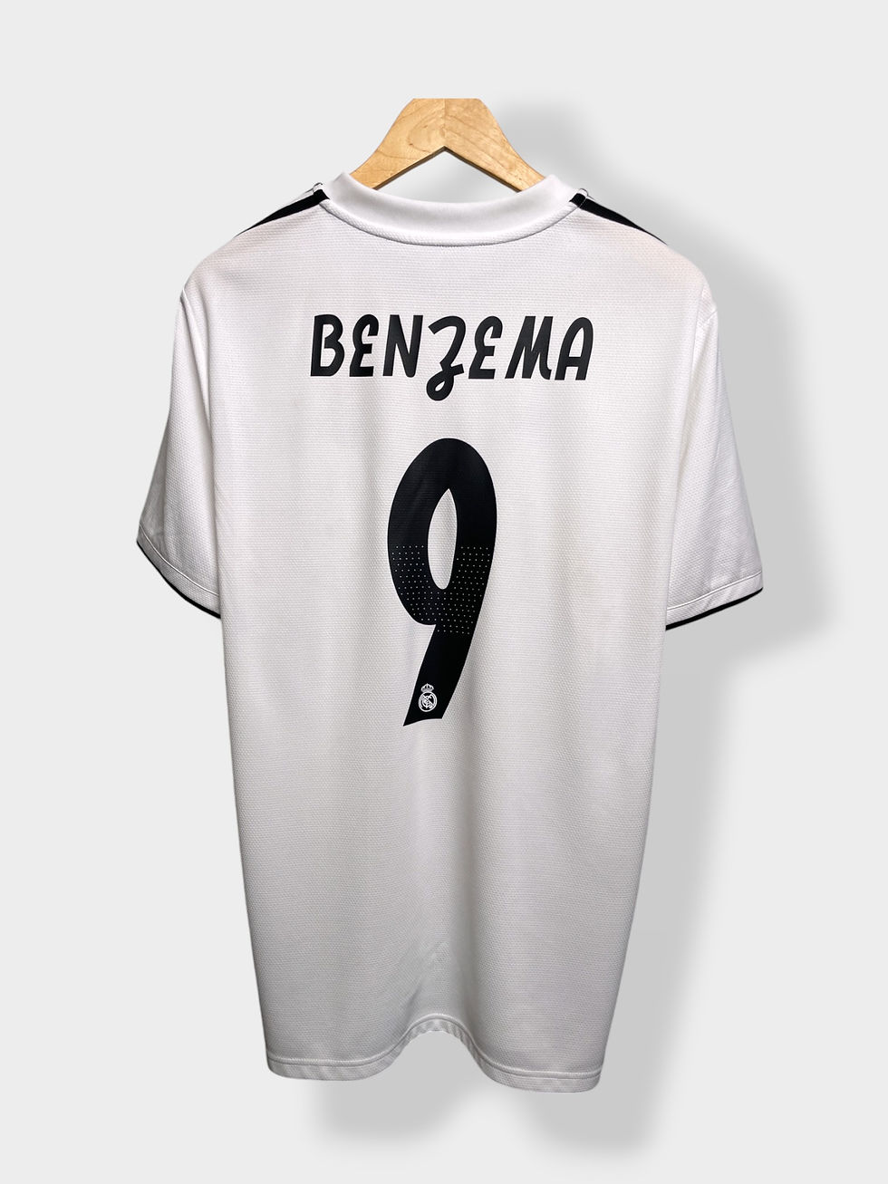 Thumbnail: adidas Real Madrid 18/19 Home Jersey - Benzema #9 - L - USED: Good