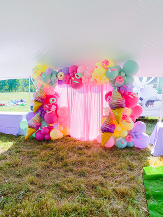 birthday party balloon arch