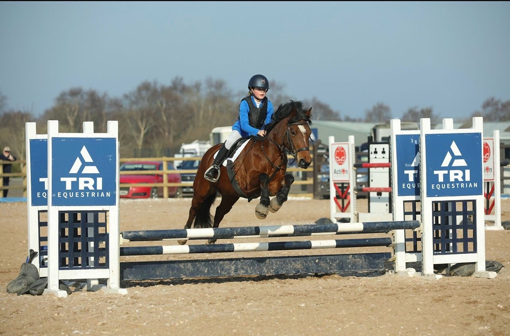 YFCU members enjoy a day out at the Show Jumping Competition