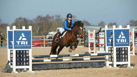 YFCU members enjoy a day out at the Show Jumping Competition