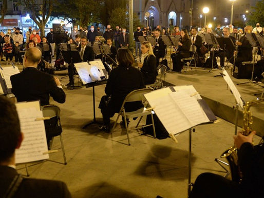 Se encendieron las farolas del Palco de los Músicos en la Plaza San Martín