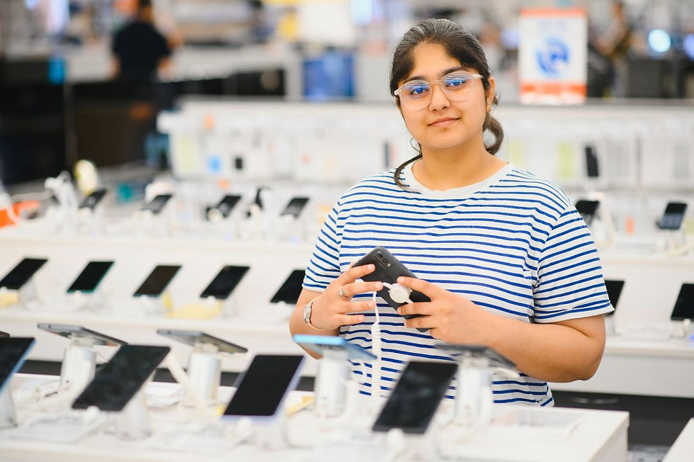 indian-woman-choosing-new-mobile-phone-shop2.jpg