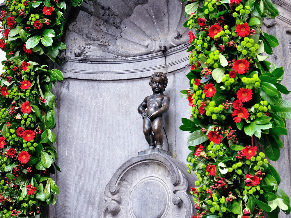 manneken pis brussels garderobe