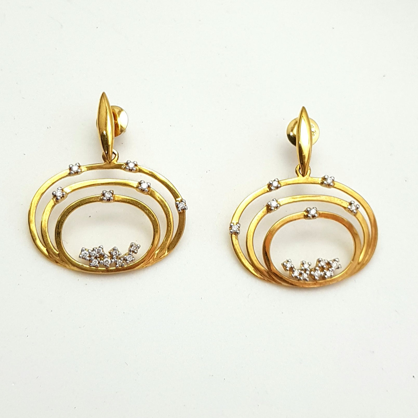 Brinco em Ouro 18k com 28 Diamantes 073066