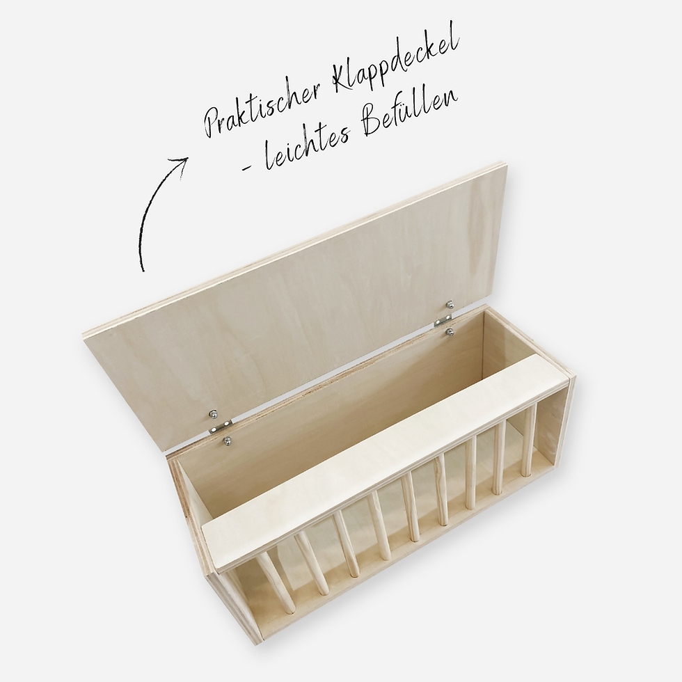 Heuraufe mit aufgeklapptem Deckel