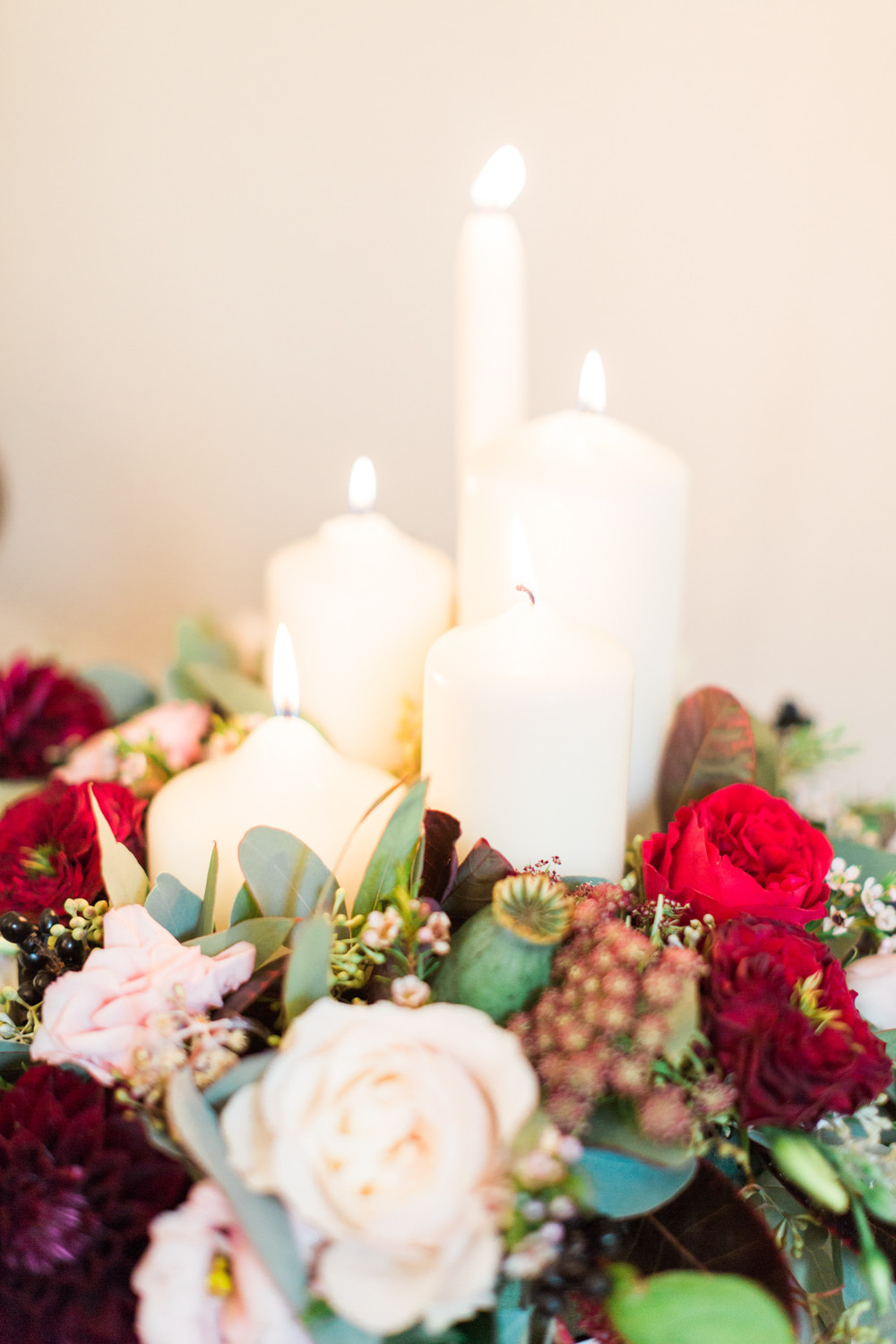 Red Rose Bridal Room Decoration With Candles And Flowers