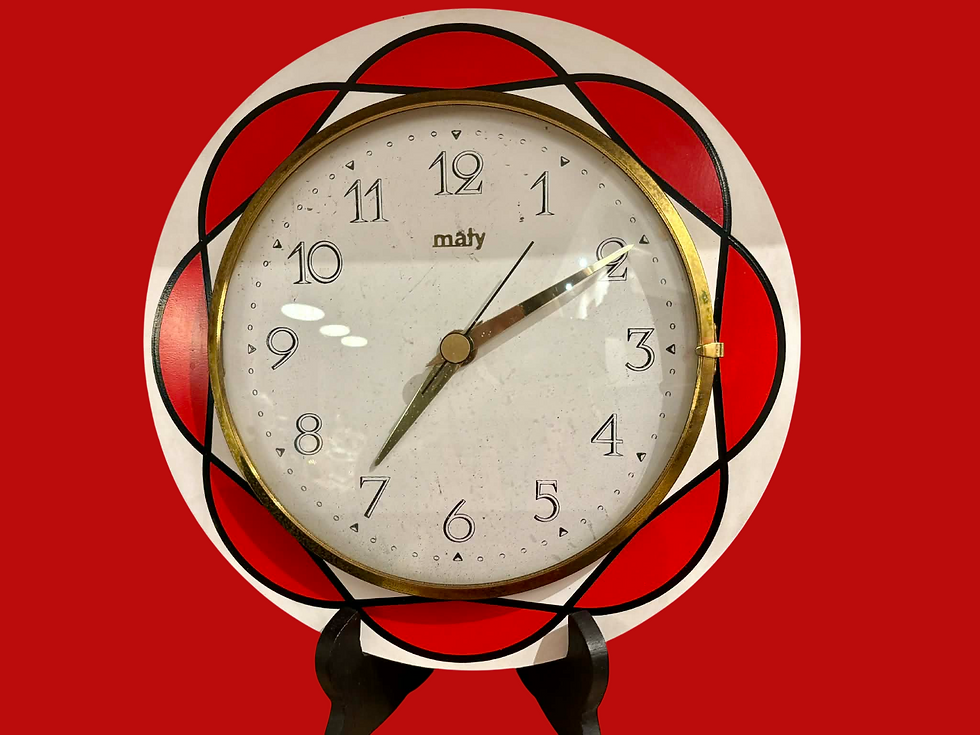 Horloge Maty vintage années 60 70 rouge et blanc mécanisme allemand Hettich vue 1