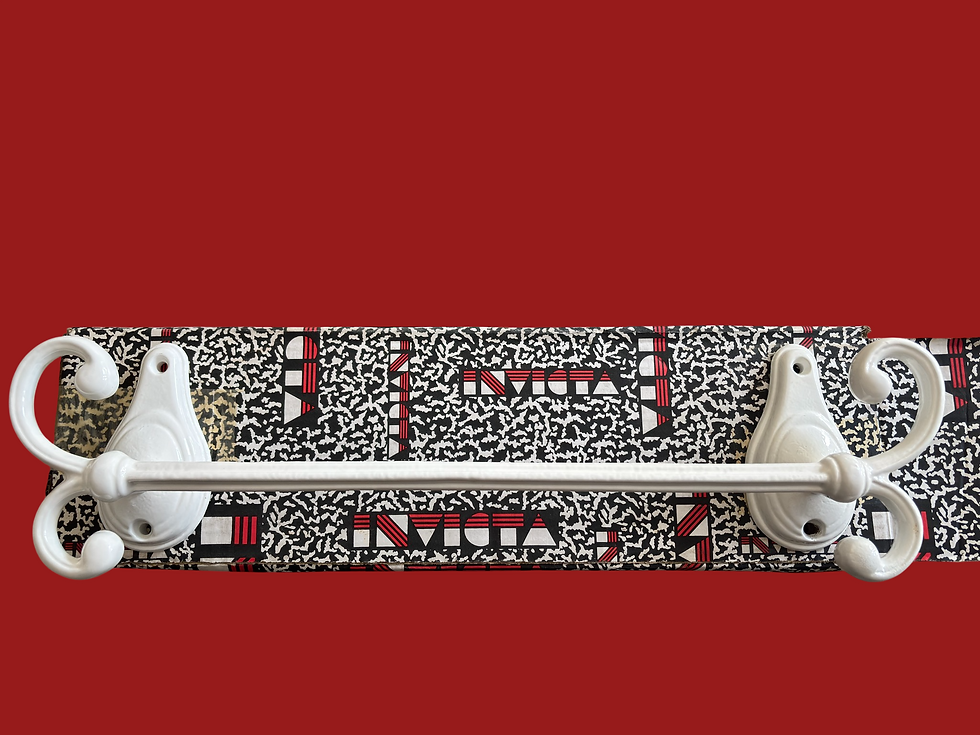 Porte serviette new old stock Invicta modèle papillon en fonte émaillée blanche vue 1
