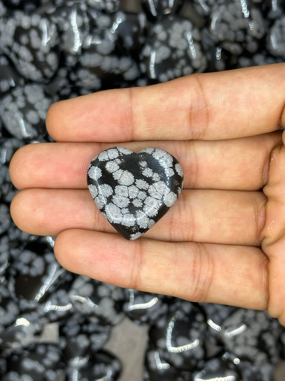 Thumbnail: Mini Snowflake Obsidian Hearts