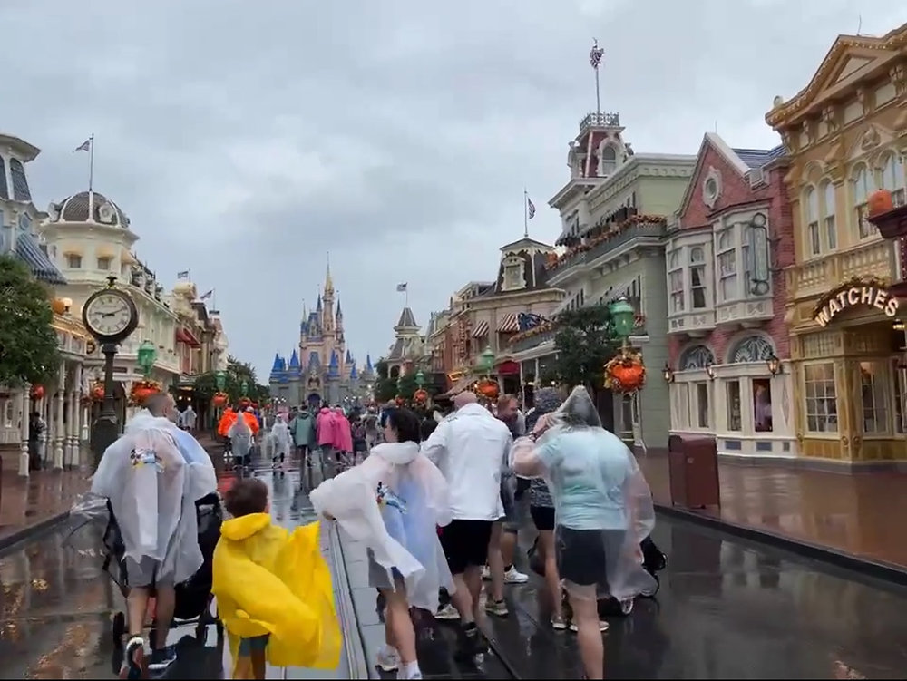 10 Rainy Day Tips for Walt Disney - 9b023e 27745662fe7249e79d4b7a4314a67520~mv2