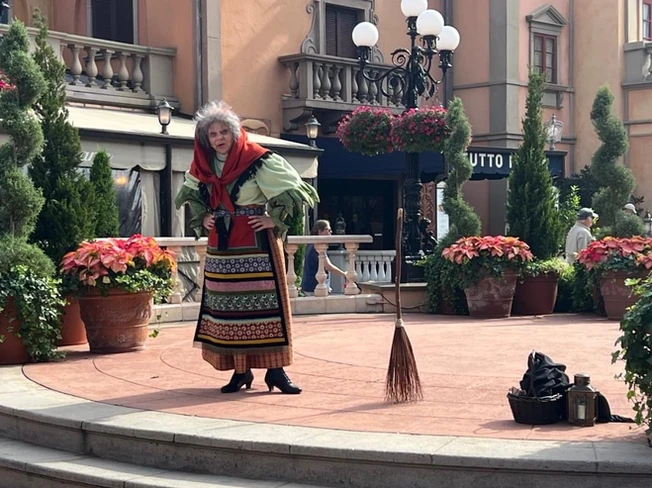 La Befana Italy Pavilion Storyteller | EPCOT Festival of the Holidays 2025