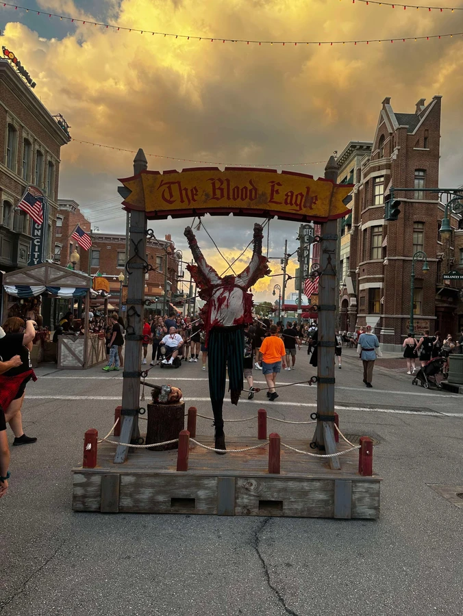 Halloween Horror Night Street Experience 2025