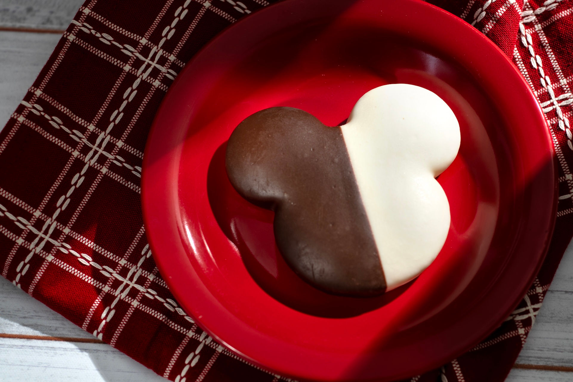 Mickey Shaped Almond Cookie | EPCOT Festival of the Holidays 2025 - Image Credit Disney