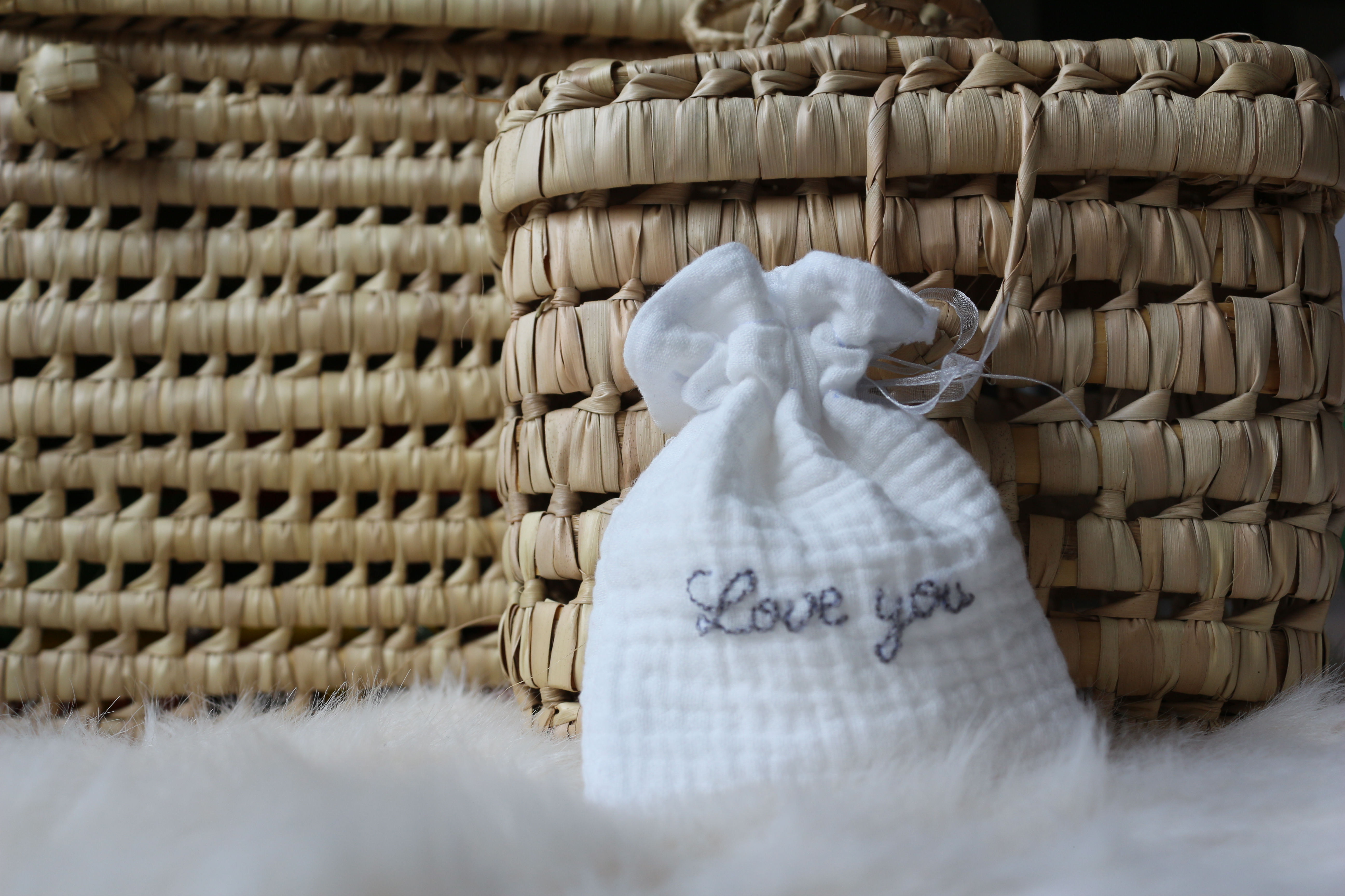 Pochon double gaze brodé