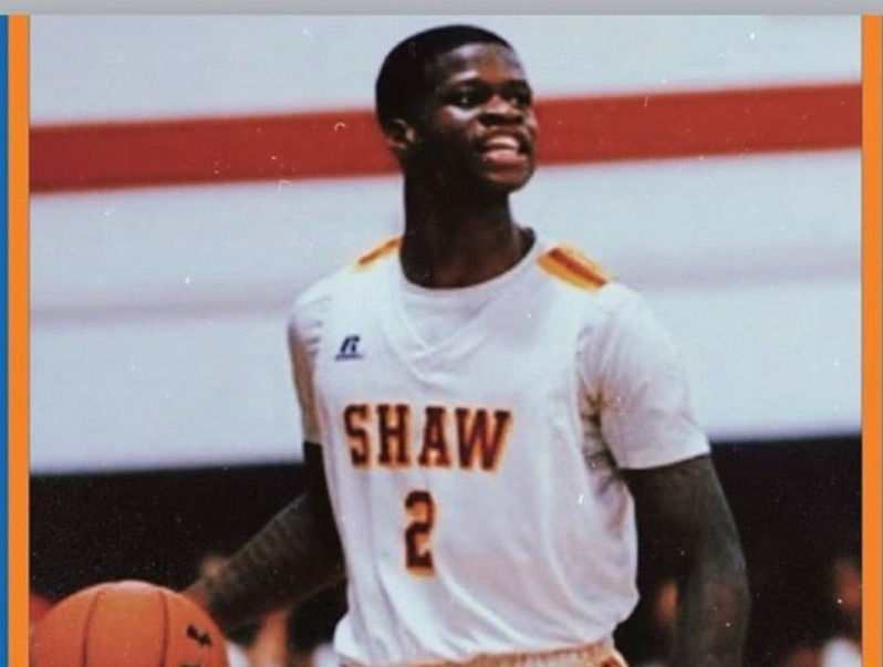 PRO BASKETBALL Shaw’s Amir Hinton signs free agent deal with Knicks