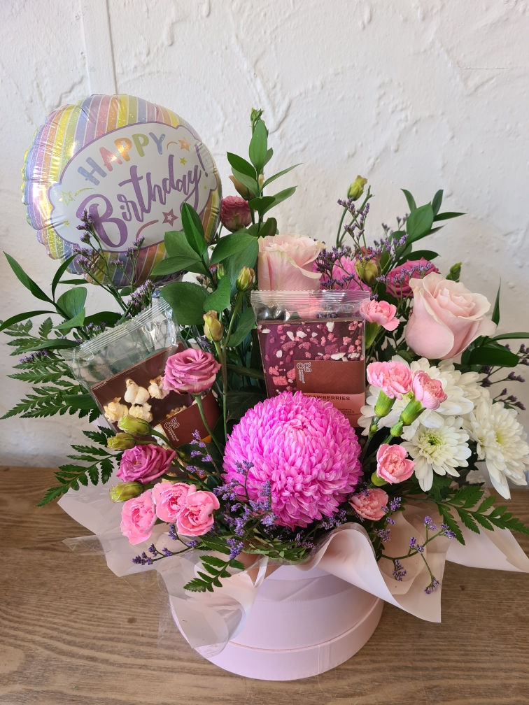 Birthday Cheers - incl balloon and 2 chocolates of your choice