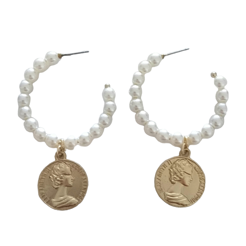 עגילי חישוק פנינים עם זהב, חישוקי פנינים, עגילים עם מטבע זהב, עגילי פנינים 