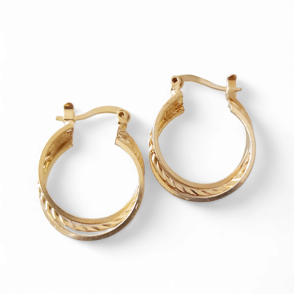 עגילי חישוק זהב קצרים , עגילי חישוק זהב בינוניים , עגילי חישוק זהב עבים לאישה