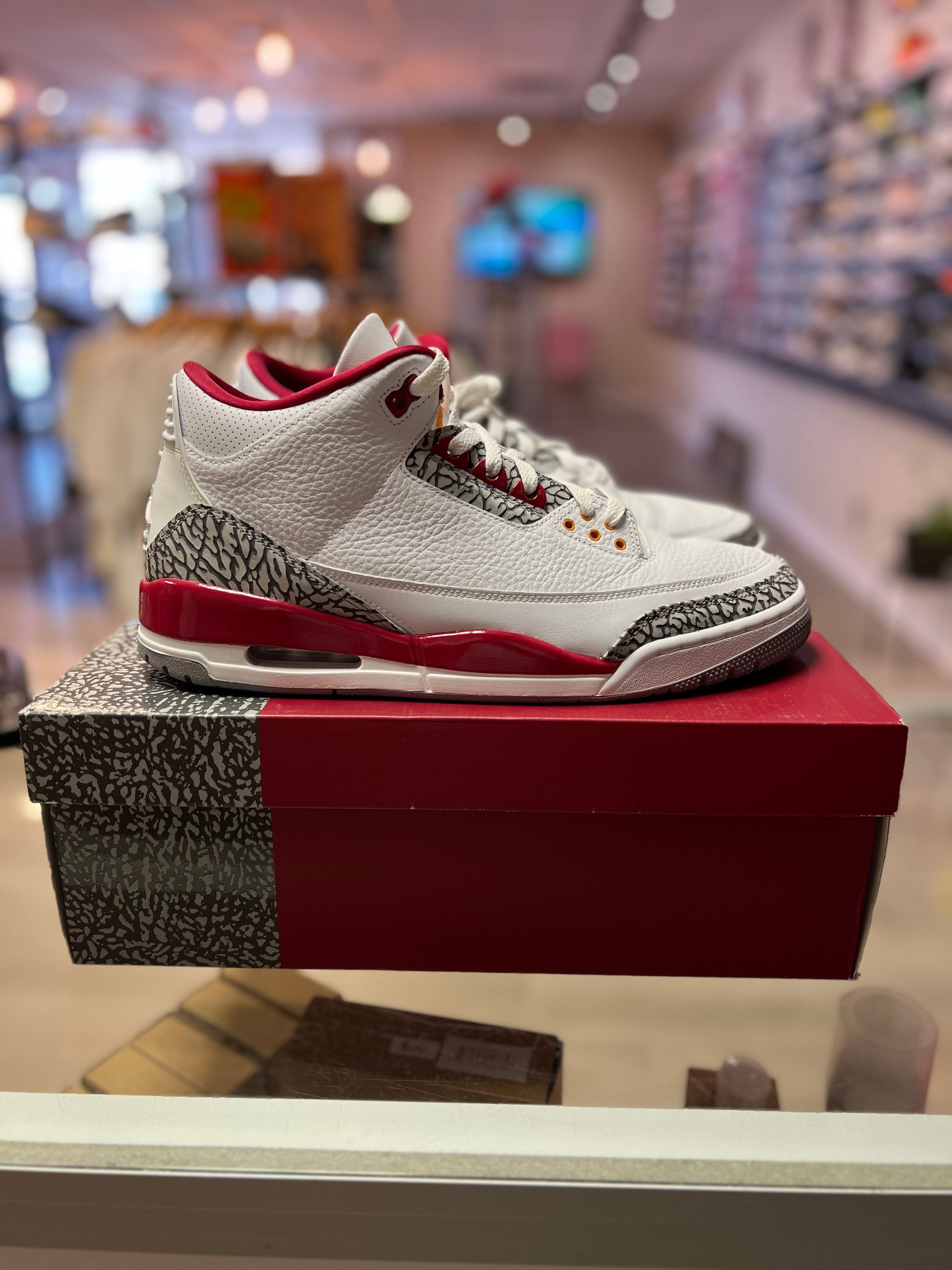 Pre - Owned Jordan 3 “Cardinal Red”