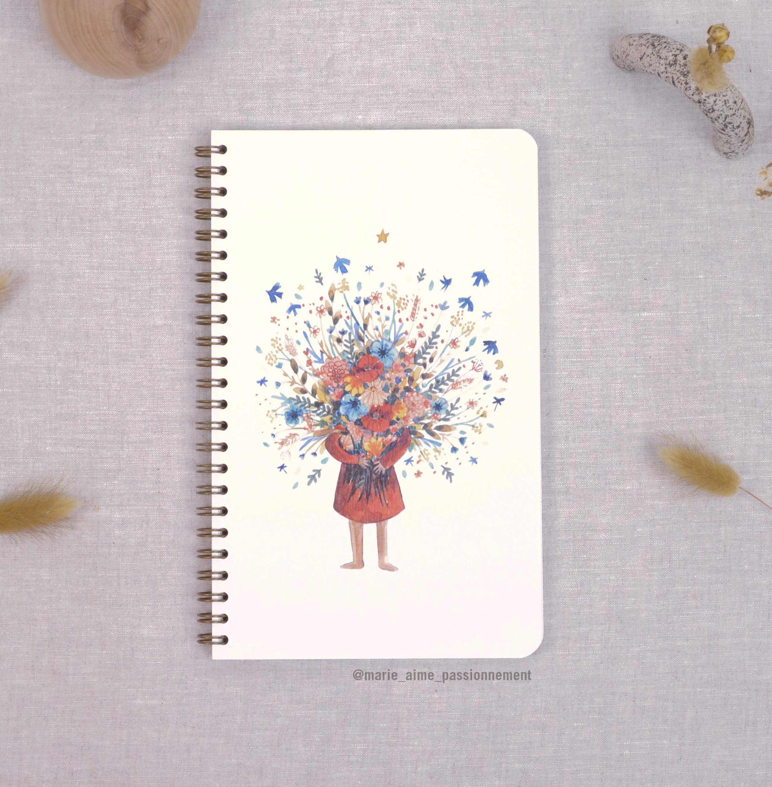 Carnet Fille aux fleurs spirale