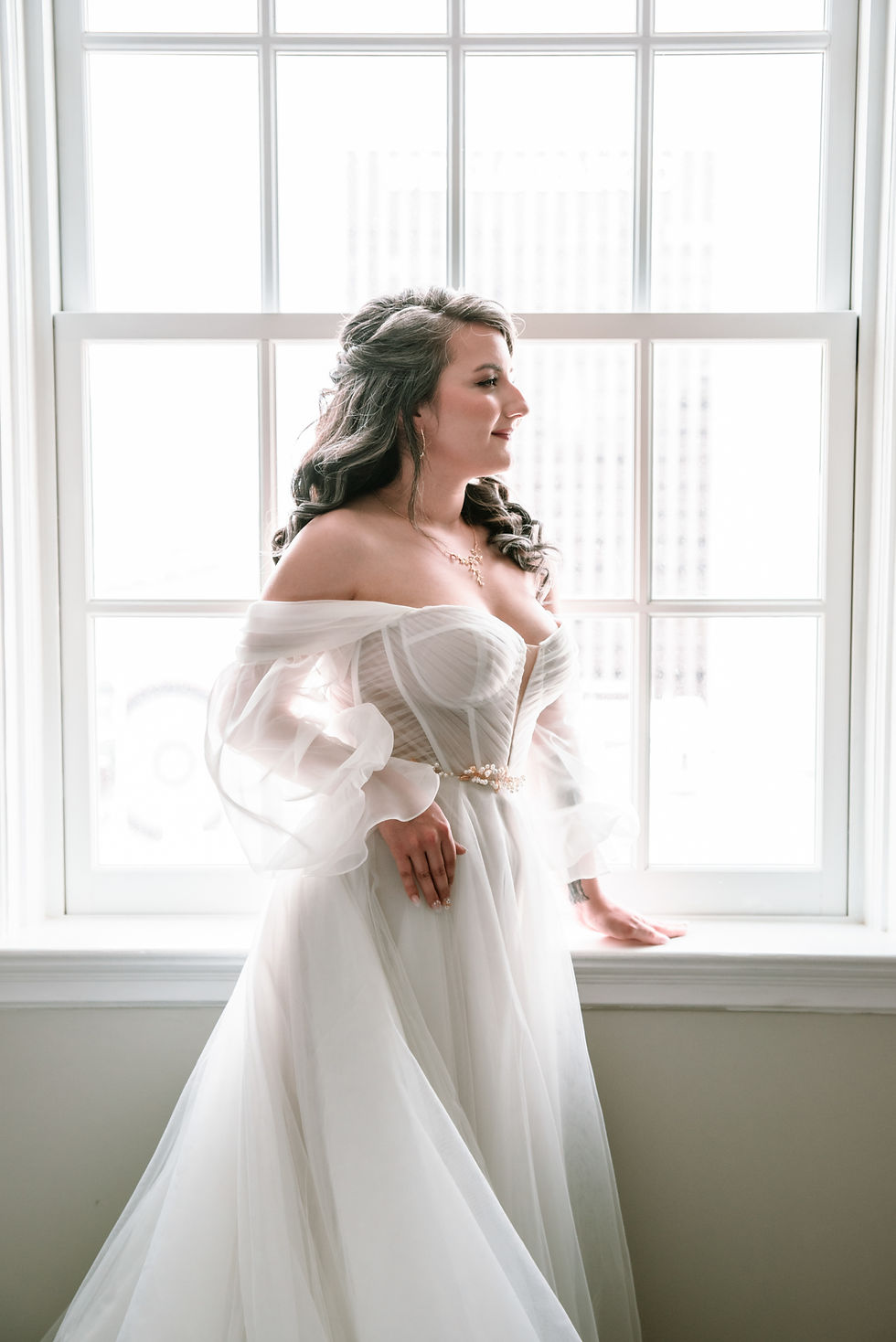 El Paso Texas wedding photographer Photo by Jess. Bride getting ready.