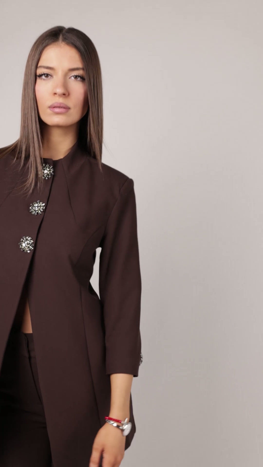 Braon komplet sa tri dugmeta