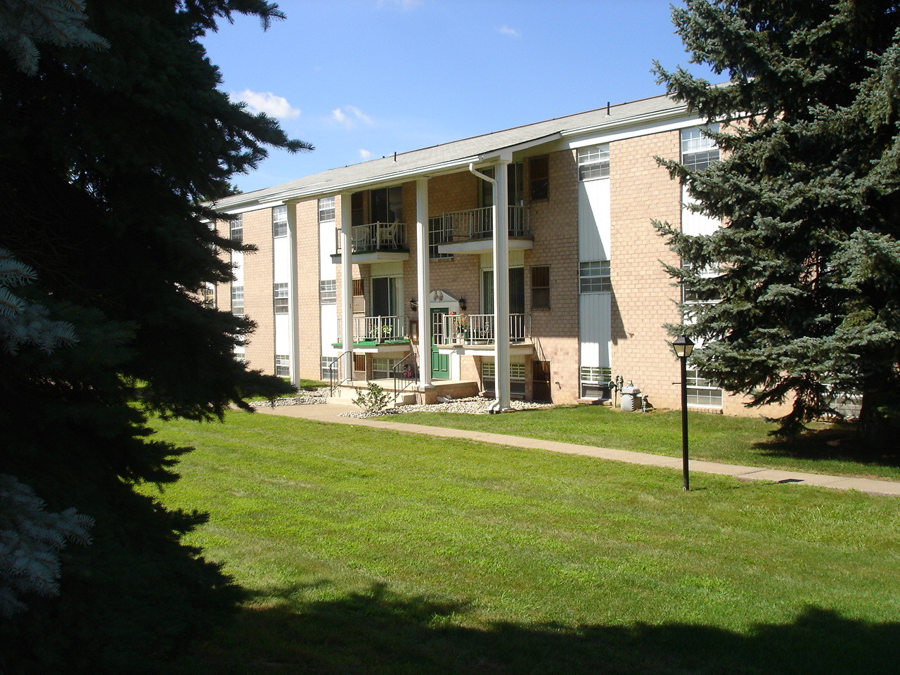 Hermitage Hills Apartments in Hermitage, PA Pictures