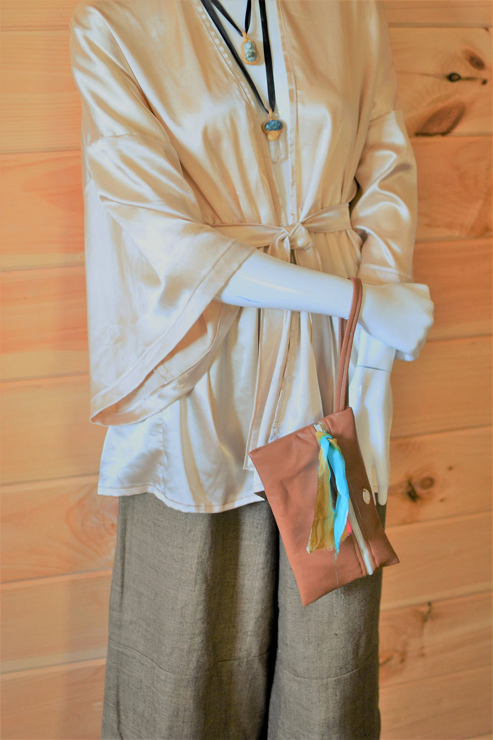 Thumbnail: Magnolia Rectangular Zippered Wristlet Clutch Purse Bag