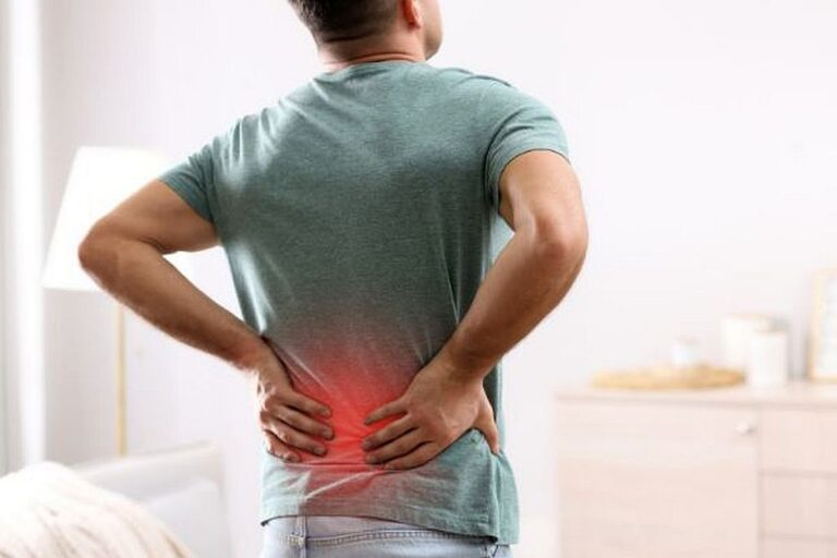 Jovens adultos pedem ter dores crônicas na coluna afirma especialista