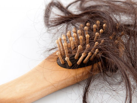 ¿Qué puede estarte causando caída masiva de pelo?
