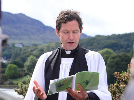 Andrew Rawding: Minister quits 'homophobic' Church of Ireland