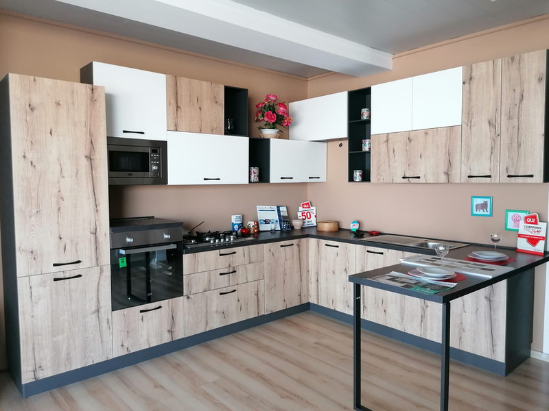 Mosca Arredamenti, punto vendita a Monasterace Marina