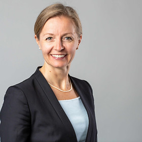 2020_06_30_Helle Hatt_Business Portrait-5.jpeg