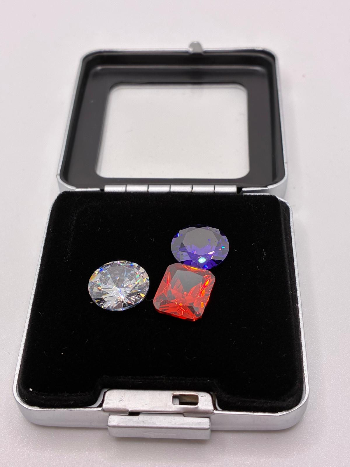 Zircon cubic - 30.55 ct