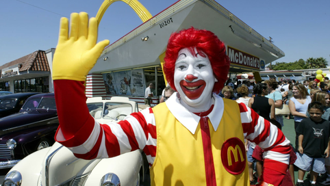 Burger King yıl dönümü kutlamaları için McDonald's'ın ikonik maskotuna iş teklif etti