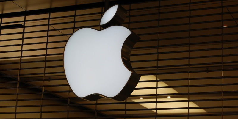 Apple Rusya'da tüm faaliyetlerini durdurdu