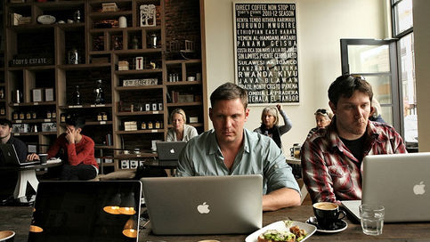 Microsoft ve LinkedIn, hibrit çalışma modelinin 'yeni normal' olduğunu söylüyor