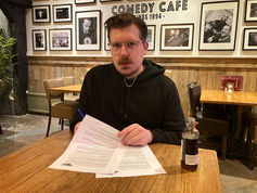 Limburgs comedytalent Sjoerd Janssen tekent bij Grappige Zaken