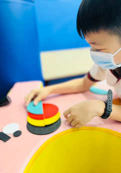 王甄鴻 沐光嬰幼兒潛能工坊 Core潛能發展教育課程 Core課程 兒童潛能開發 精準客製化學習 兒童職能治療師 竹北親子課程 竹北兒童課程 新竹兒童課程 兒童課程 育兒諮詢 嬰兒按摩 嬰兒 新手父母 育兒諮詢 親子關係 親子教養 育兒經驗 親子共學 Luna老師