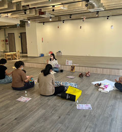 王甄鴻 沐光嬰幼兒潛能工坊 Core專業化潛能發展教育課程 精準客製化學習 兒童職能治療師 竹北親子課程 竹北兒童課程 新竹兒童課程 兒童課程 育兒諮詢 嬰兒按摩 嬰兒 新手父母 育兒諮詢 親子關係 親子教養 育兒經驗 親子共學 Luna老師