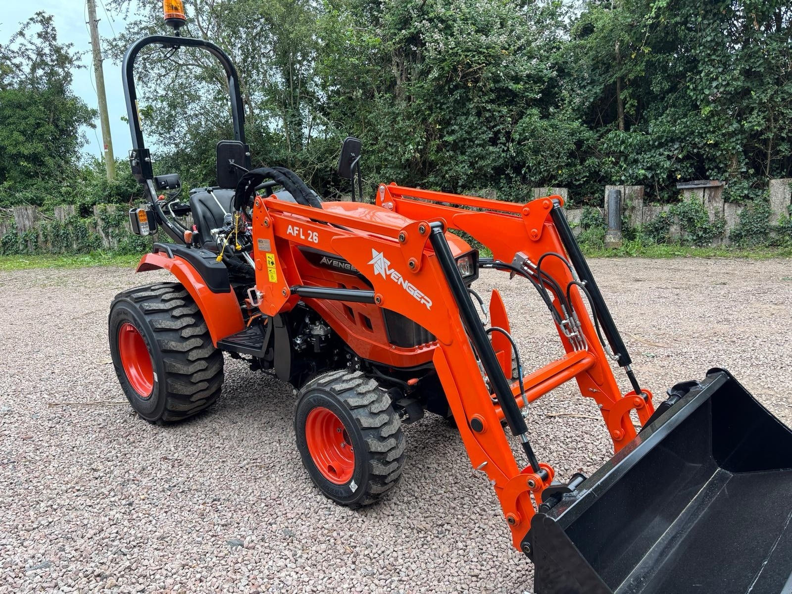 Avenger Mitsubishi 26 HP tractor