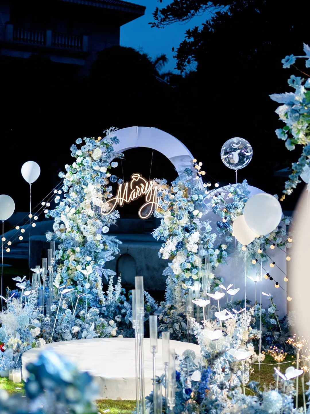 藍色系拱門求婚佈置