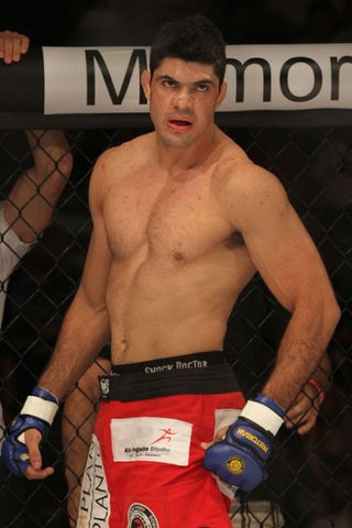 Vereador homenageia lutador de MMA Viscardi Andrade com Moção de Aplausos