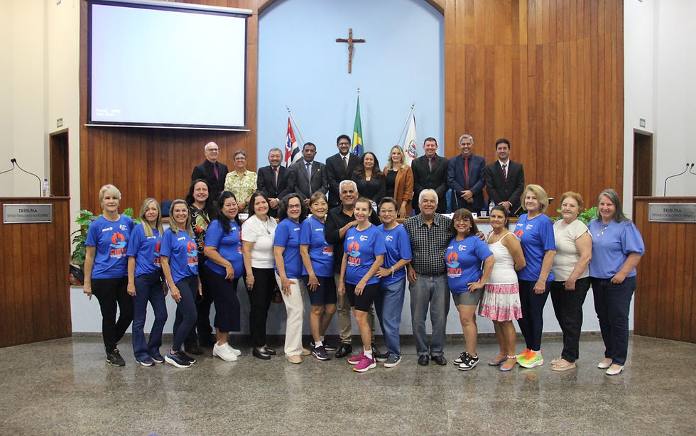 Atletas do CIEVI e os vereadores de Jales
