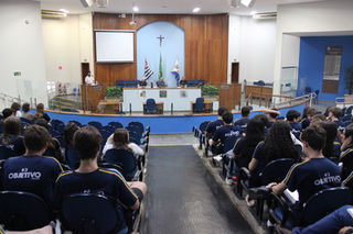 Vereadores participam de debate sobre polarização da política no Brasil. Café Filosófico foi realizado pela Cooperjales Objetivo nesta segunda, dia 20, na Câmara Municipal