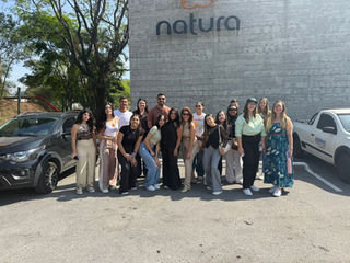 Administração, Contábeis e Estética do UNIJALES visitam a Natura e a Feira do Empreendedor