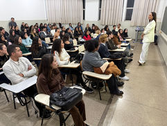 Profissionais compartilham experiências e ampliam a visão de carreira dos alunos de Biomedicina e Farmácia do UNIJALES