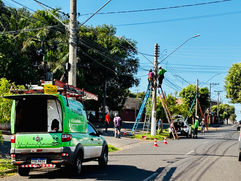 Ação conjunta promove ordenamento de fios irregulares em postes de Jales
