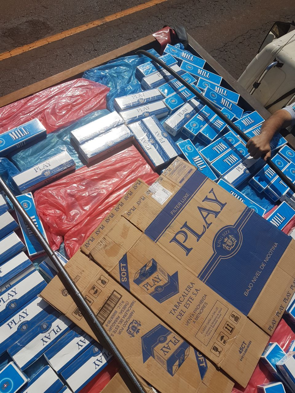 Carretas tinham cerca de 88 mil maços de cigarros - Jales Notícias