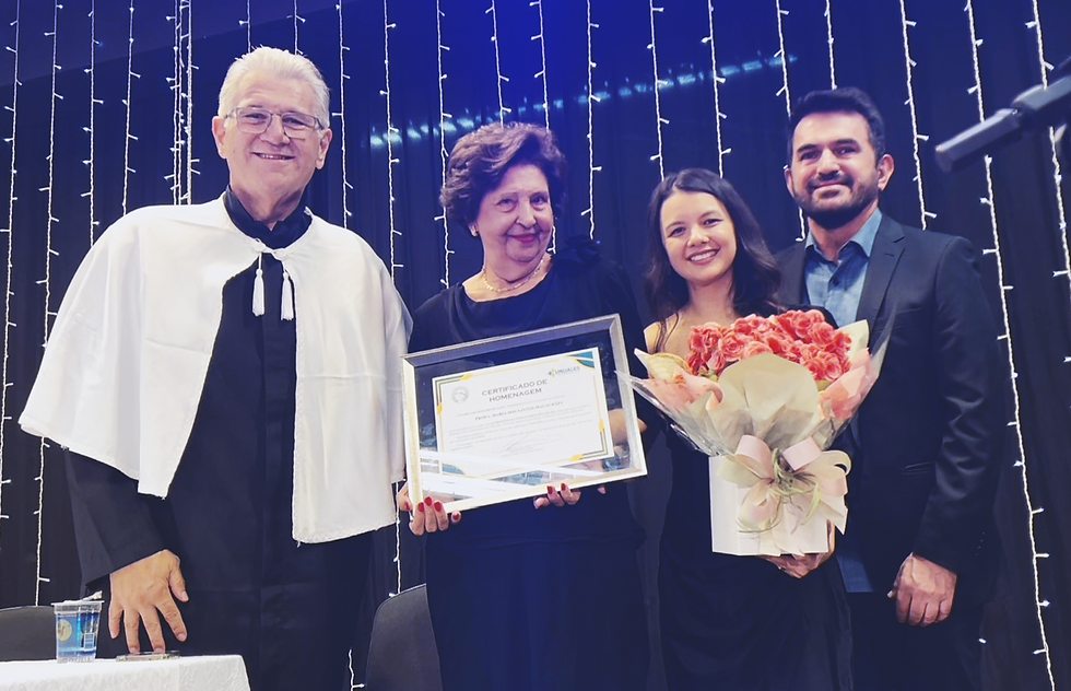 O reitor do UNIJALES, Oswaldo Soler Junior, com a diretora de Pós-Graduação e Educação a Distância, Profa. Dra. Jésssika Okumura Martins e o diretor de Pesquisa e Extensão, Prof. Dr. Silvio Luiz Lofego, parabenizaram a patronesse
